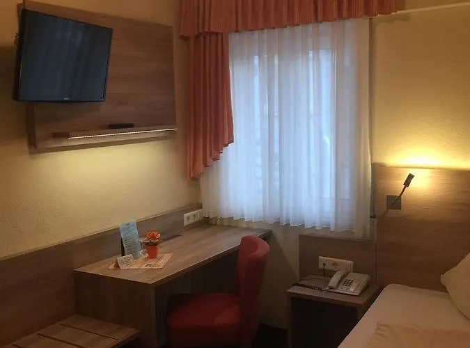 Rose Inklusive Fruehstueck, Saunanutzung Und Parkplaetze Nach Verfuegbarkeit 3*