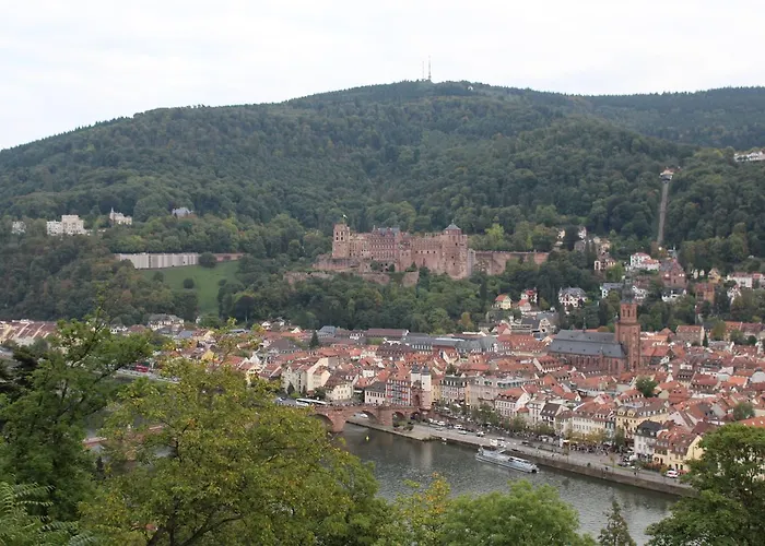 Отель Rose Inklusive Fruehstueck, Saunanutzung Und Parkplaetze Nach Verfuegbarkeit 3*