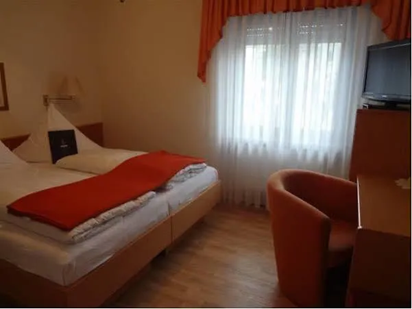 Отель Rose Inklusive Fruehstueck, Saunanutzung Und Parkplaetze Nach Verfuegbarkeit