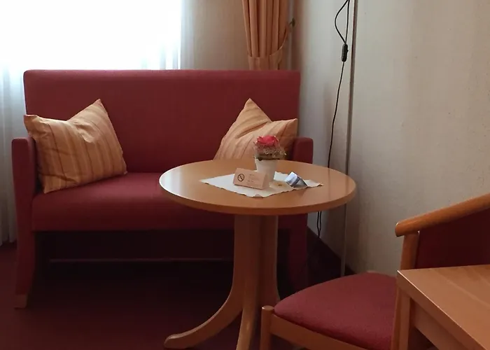 Rose Inklusive Fruehstueck, Saunanutzung Und Parkplaetze Nach Verfuegbarkeit Отель