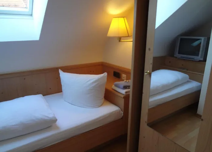 Отель Rose Inklusive Fruehstueck, Saunanutzung Und Parkplaetze Nach Verfuegbarkeit