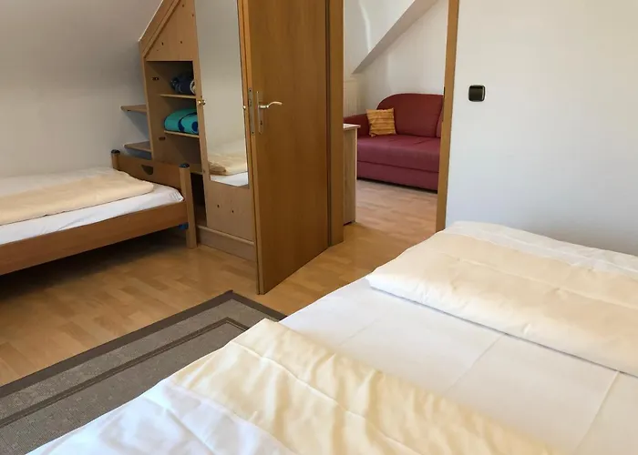 Rose Inklusive Fruehstueck, Saunanutzung Und Parkplaetze Nach Verfuegbarkeit 3*