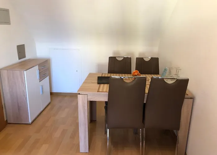 Rose Inklusive Fruehstueck, Saunanutzung Und Parkplaetze Nach Verfuegbarkeit Отель 3*