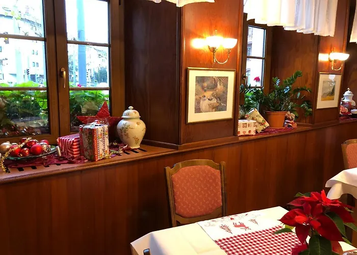 Rose Inklusive Fruehstueck, Saunanutzung Und Parkplaetze Nach Verfuegbarkeit Хайдельберг